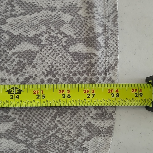 💥3for$12💥 Grey & Silver Snakeskin Print Sleeveless Top size 0X (14W) - Picture 5 of 5